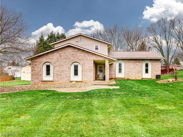 3881 Mahogany St NW, Uniontown, OH 44685