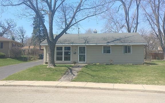 2nd image of 12 Aspen Ln