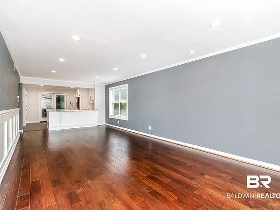 4th image of 4009 Old Shell Rd APT E24