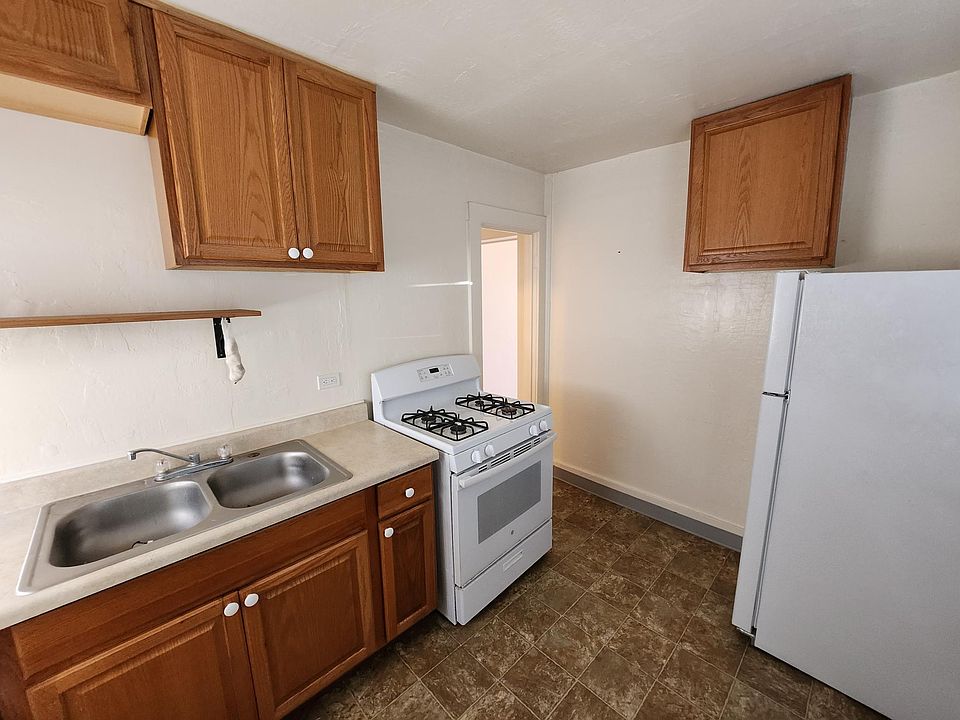 1st image of 221 Raymond St APT 5