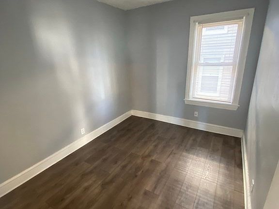3rd image of 502 4th St #2E