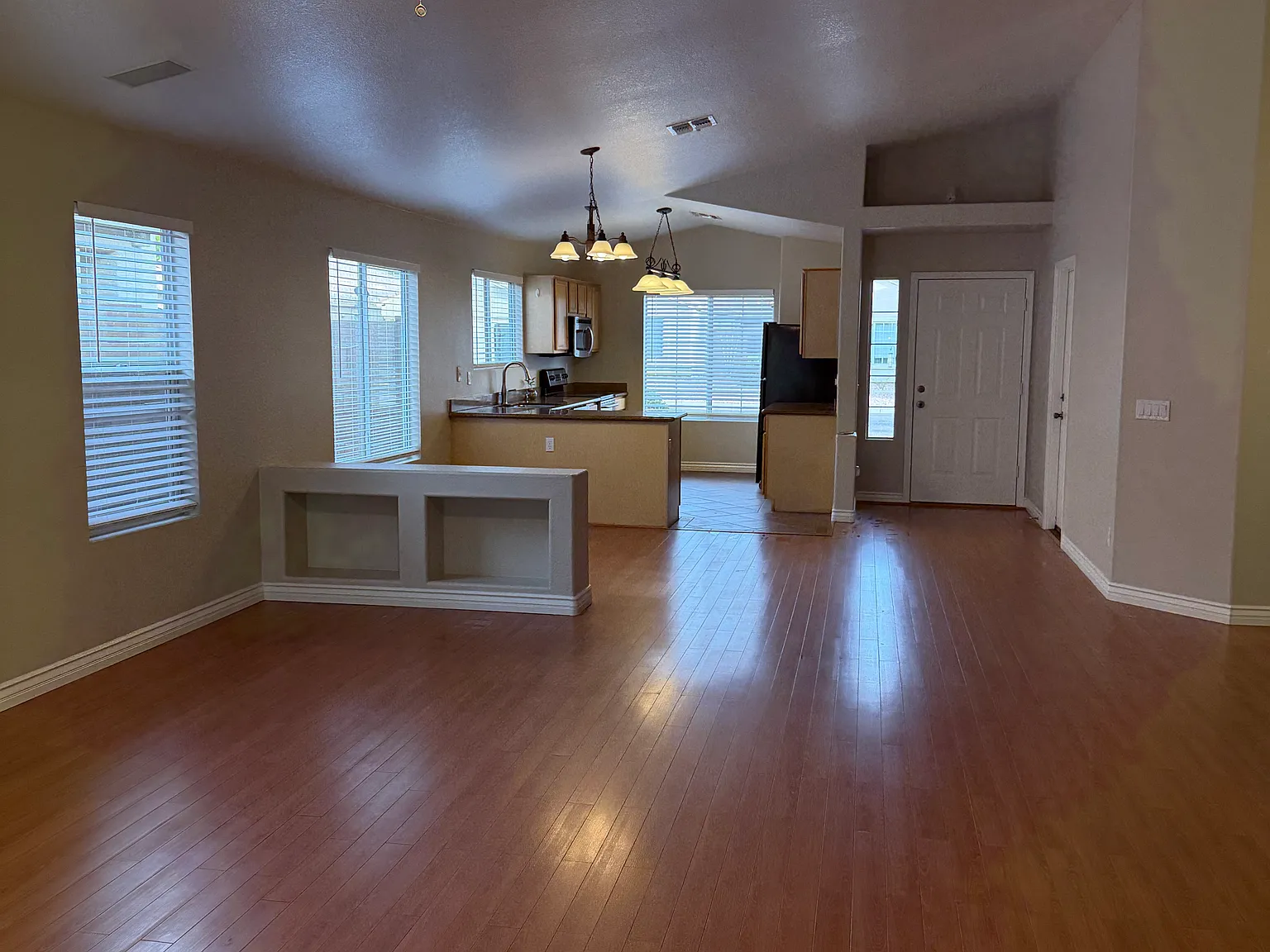 3 bed, 1518 sqft, $2,250 — Photo 3