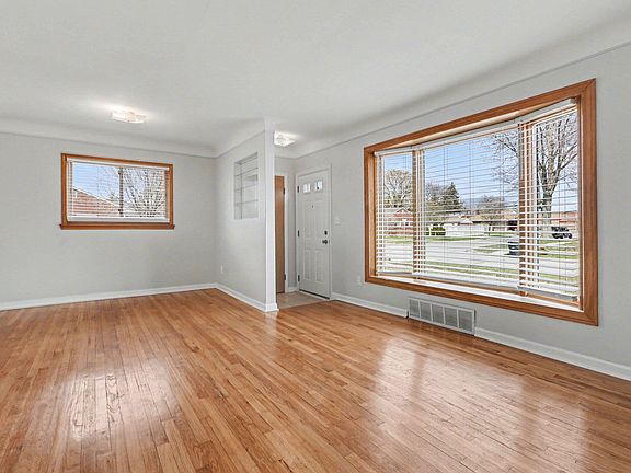 4th image of 29043 Hathaway St