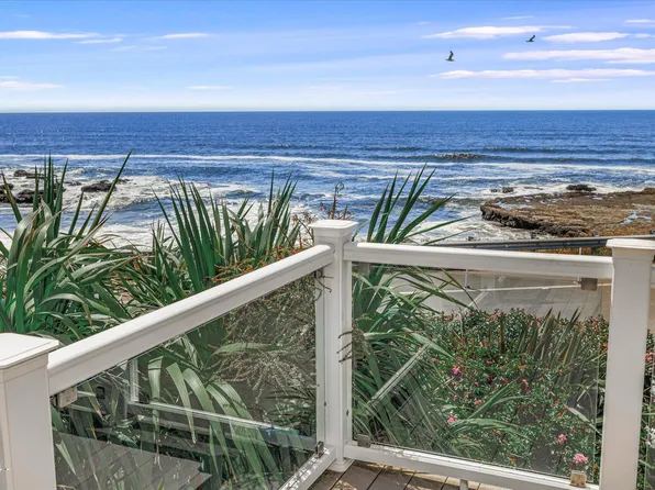 566 Ocean View Dr, Yachats, OR 97498