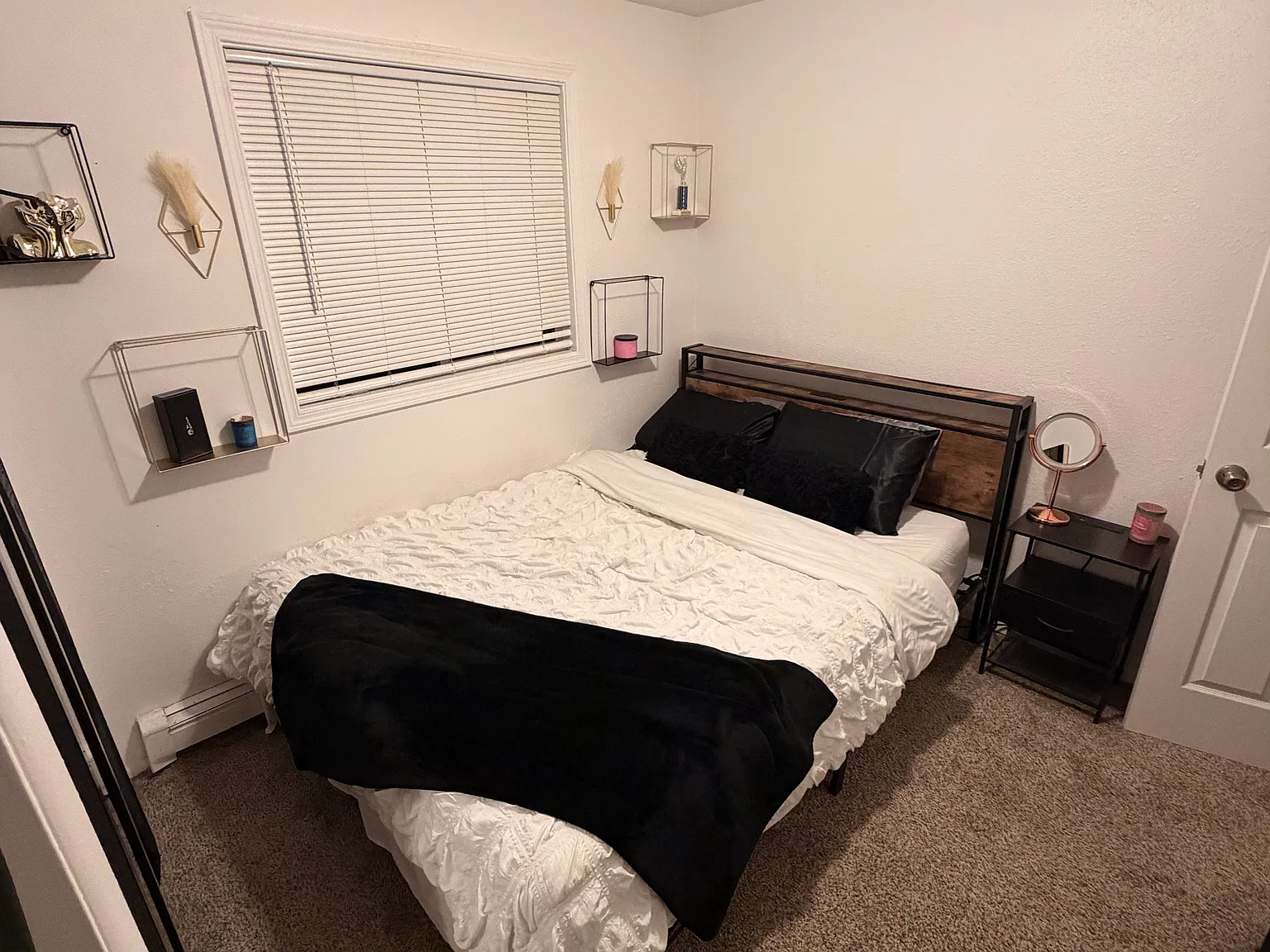 3 bed, 950 sqft, $2,000 — Photo 4