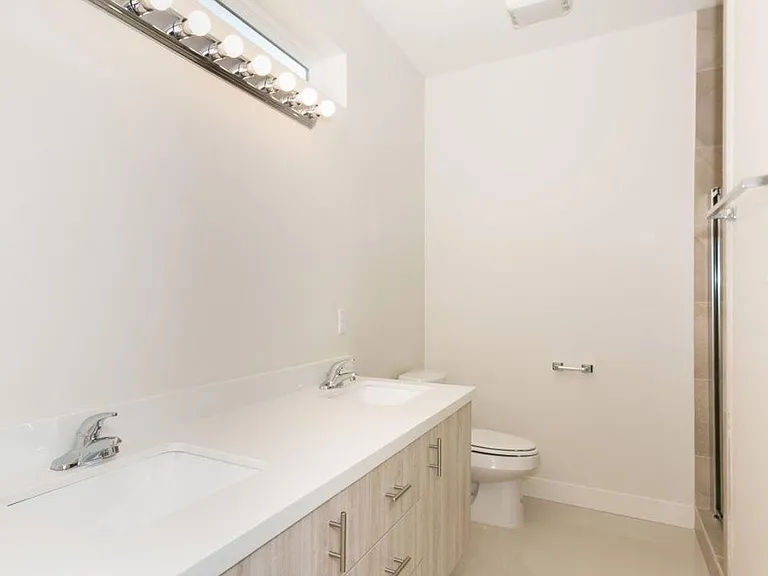 2209 S 6th St — Photo 10