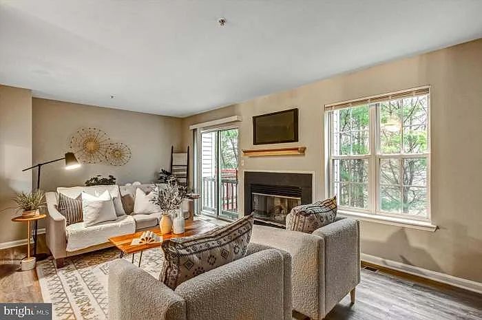 4954 Lockard Dr — Photo 3