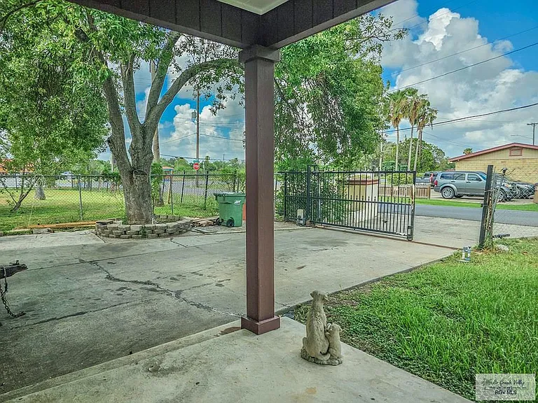 30 Acacia Lake Dr — Photo 2