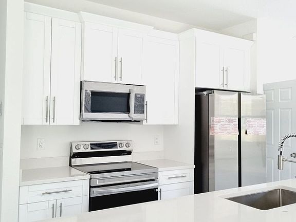 5th image of 1102 E 15th St
