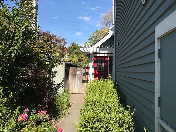 2nd image of 966 Nantucket Ct