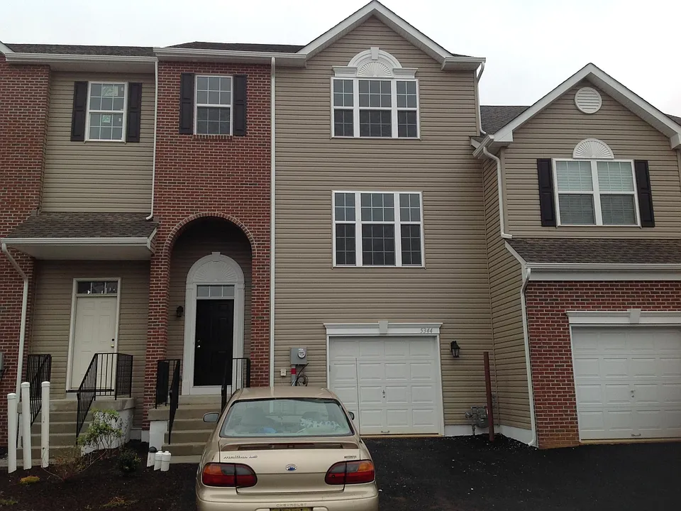 5344 Spring Ridge Dr E #TOWNHOUSE