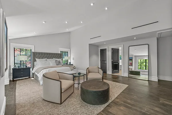 Sold by PRENDAMANO REAL ESTATE | media 24