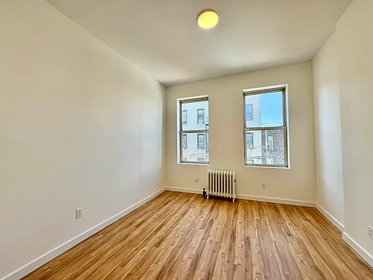 Rented by Astoria Realty | media 9