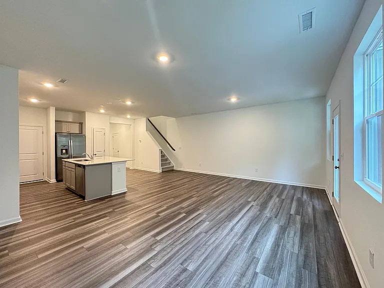 318 Thompson Overlook Way — Photo 3