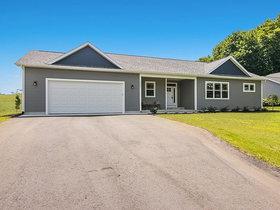 2nd image of 1546 Oban Way