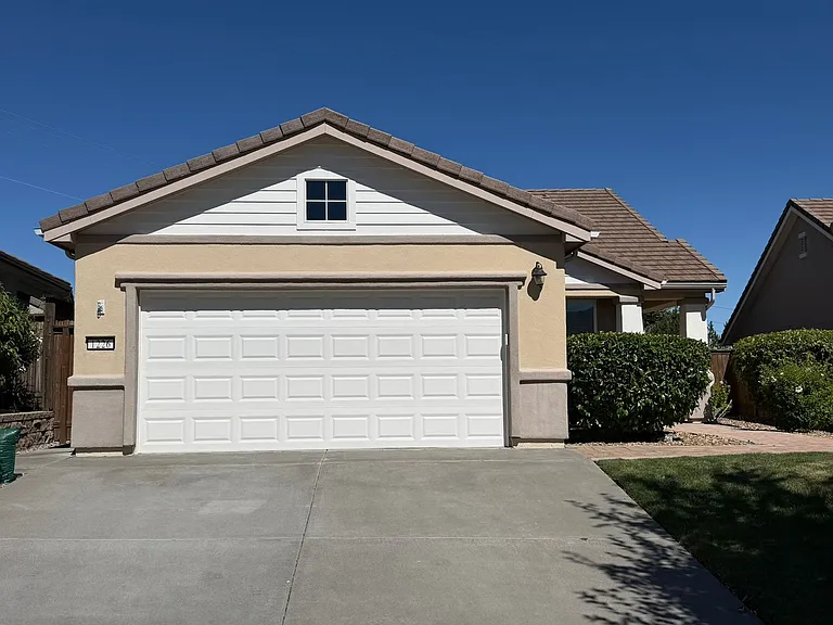 1226 Firefly Ct — Photo 2
