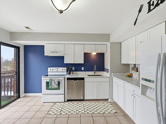 3rd image of 12 Nags Head Ct