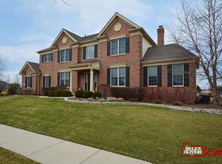 27 Eagle Ridge Dr, Hawthorn Woods, IL 60047