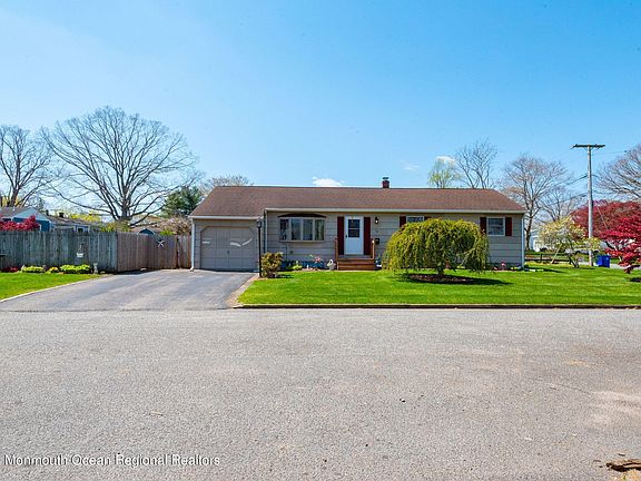 2nd image of 18 Stratford Dr