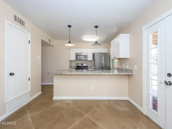 2061 S Sunburst Dr, Tucson, AZ 85748