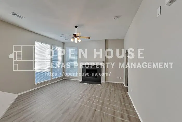 3 bed, 2.0 bath, 1808 sqft, $2,500 — Photo 4