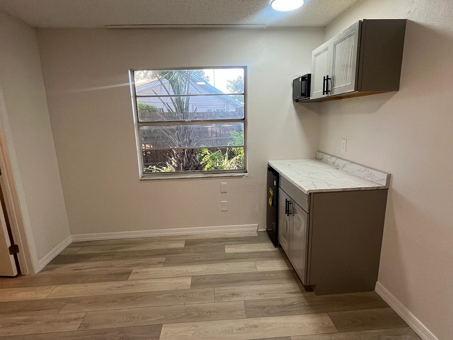 5 bed, 1544 sqft, $699 — Photo 2
