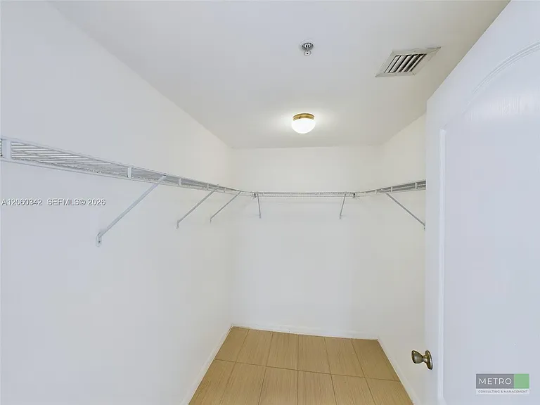 425 NE 30th St #202 — Photo 11