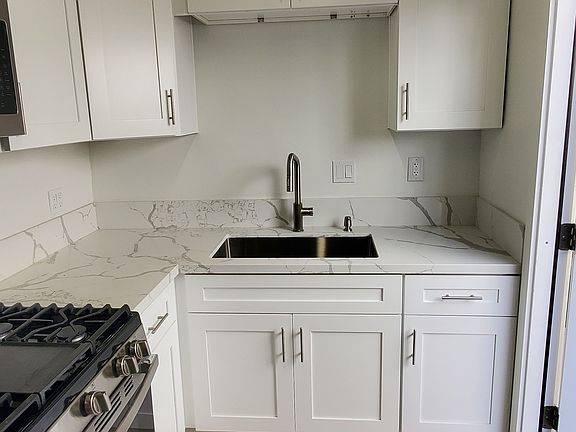 5th image of 1428 E 8th St #1434