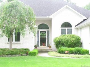 68071 Lake Pointe Cv, Richmond, MI 48062