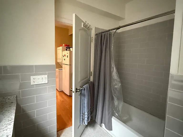 1134 W Oakdale Ave #2F — Photo 11