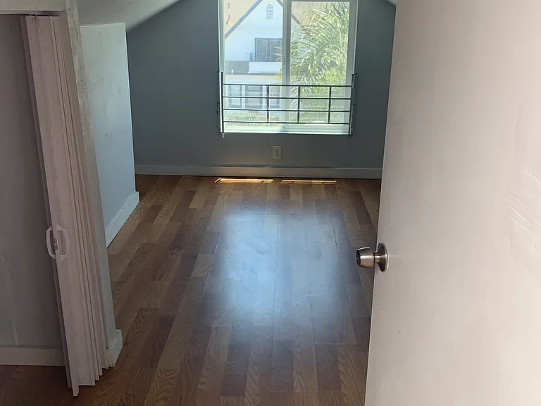510 Linden Ave #B — Photo 4