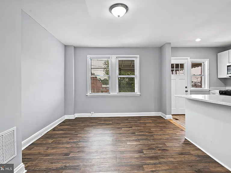 1015 Lyndhurst St — Photo 8