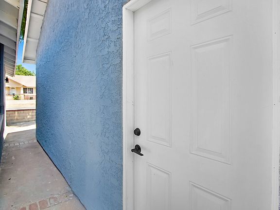 5th image of 646 Hollister St #A