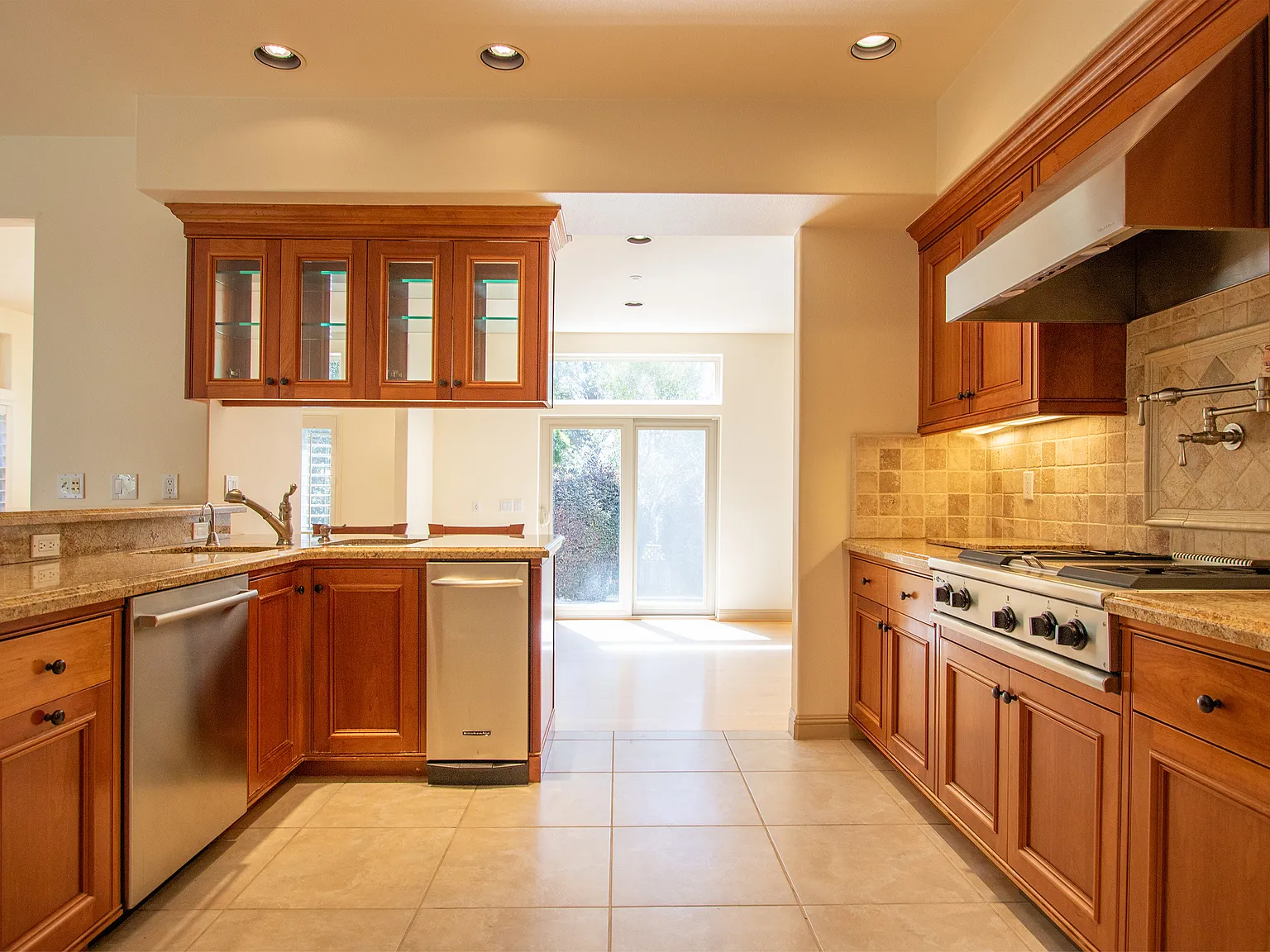 4 bed, 3352 sqft, $6,300 — Photo 3