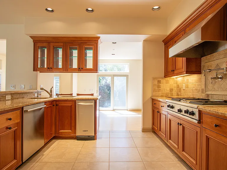 111 Misty Ct — Photo 12