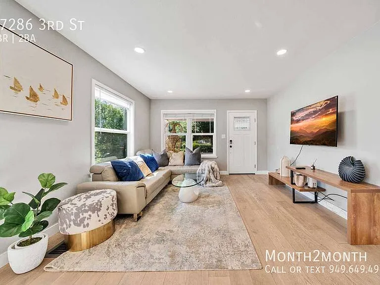 37286 3rd St — Photo 2