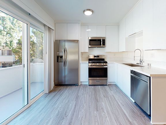 3rd image of 400 N Los Robles Ave APT 18