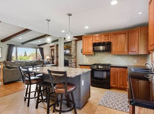 14374 Golf View Dr, Eden Prairie, MN 55346