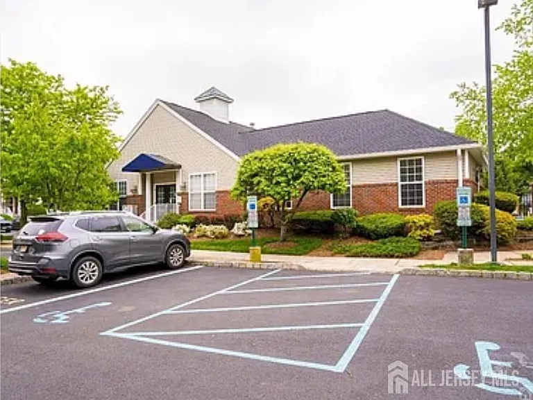 704 Dahlia Cir — Photo 31