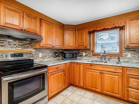 5th image of 301 Boutelle St