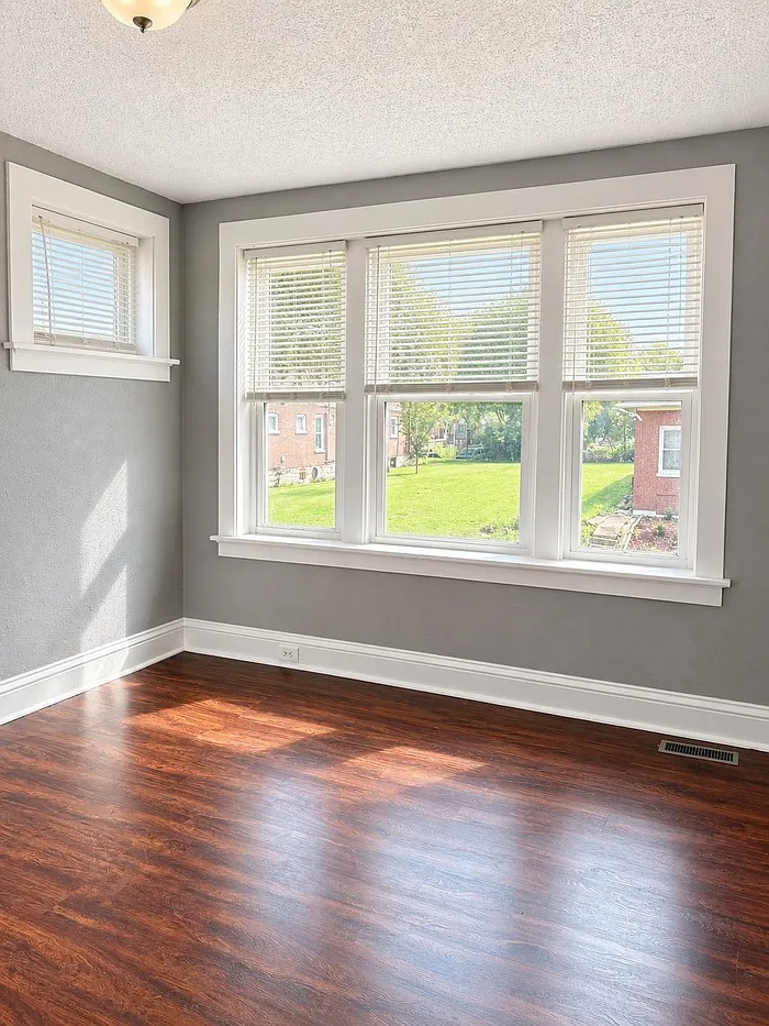 4 bed, 2.0 bath, 1800 sqft, $1,350 — Photo 4