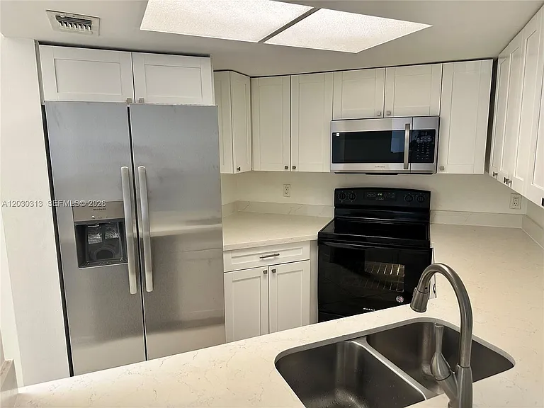 9607 SW 138th Ave #TC2R — Photo 3