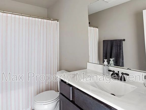 3rd image of 3509 NE Winding Trail Dr