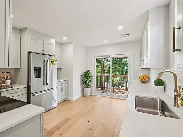 32 Larch St #32, Brighton, MA 02135