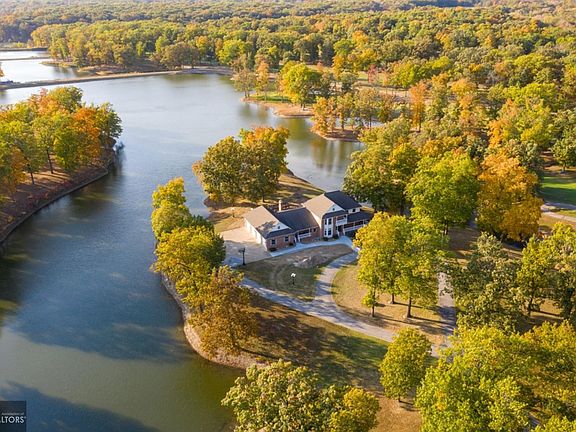 5th image of 3170 Forest Lake Ln