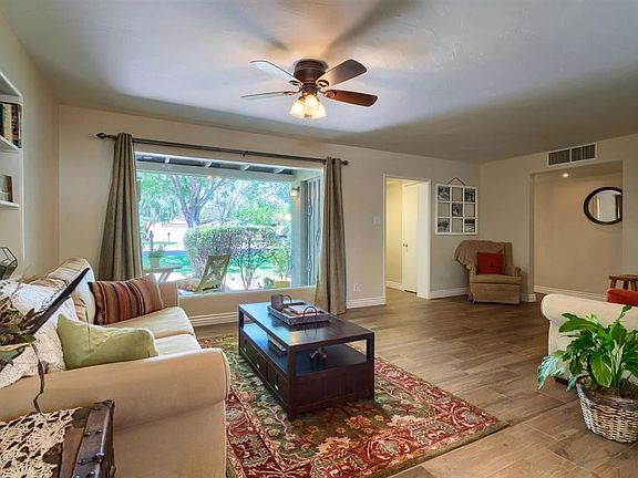 4th image of 907 W Orangewood Ave