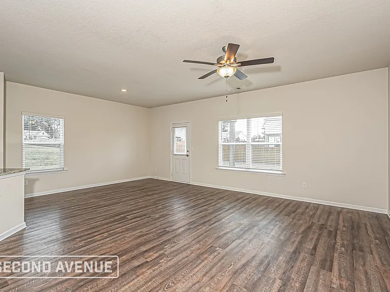 714 Woody Dr — Photo 5