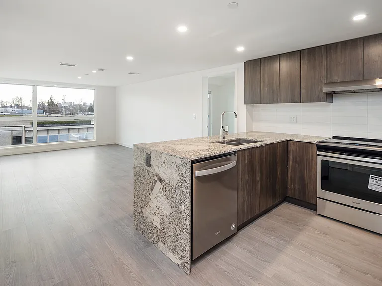 1060 Churchill Cres — Photo 19