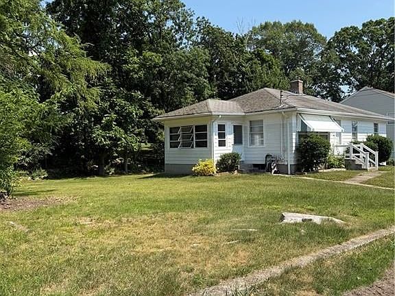 3rd image of 101 Iroquois Rd