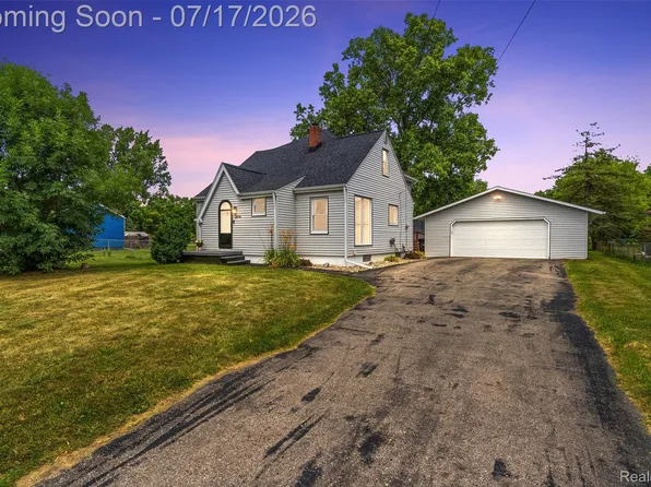 2496 Stockbridge St, Burton, MI 48509